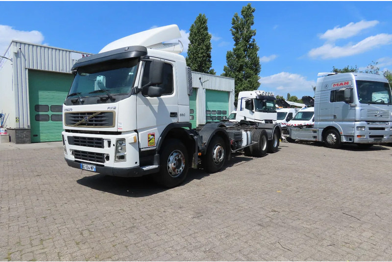Volvo FM 12.380 8x4 FULL SPRING. 100% condition! - Fahrgestell LKW: das Bild 1 Volvo FM 12.380 8x4 FULL SPRING. 100% condition! - Fahrgestell LKW: das Bild 1