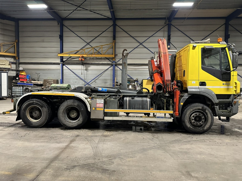 Abrollkipper, Autokran Iveco TRAKKER 350 6x4 HOOKLIFT + CRANE FASSI F120.22 (5/6 F) - *342.000km* - STEEL SPRING / BIG AXLES - AS TRONIC AUTOMATIC GEARBOX: das Bild 20