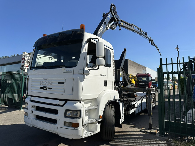 MAN TGA 26.310 6X2 HOOKLIFT + CRANE COPMA 160.4 + JIB J2 + WINCH - RADIO - LIFT + STEERING AXLE - EURO 3 - BE - Abrollkipper, Autokran: das Bild 3 MAN TGA 26.310 6X2 HOOKLIFT + CRANE COPMA 160.4 + JIB J2 + WINCH - RADIO - LIFT + STEERING AXLE - EURO 3 - BE - Abrollkipper, Autokran: das Bild 3