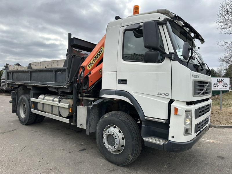 Volvo FM 300 4x4 TIPPER + CRANE PALFINGER PK 12000 - *339.000km* - MANUAL - STEEL SPRING / BIG AXLES - EURO 3 - TÜV 15/10/2025 - Kipper, Autokran: das Bild 2 Volvo FM 300 4x4 TIPPER + CRANE PALFINGER PK 12000 - *339.000km* - MANUAL - STEEL SPRING / BIG AXLES - EURO 3 - TÜV 15/10/2025 - Kipper, Autokran: das Bild 2
