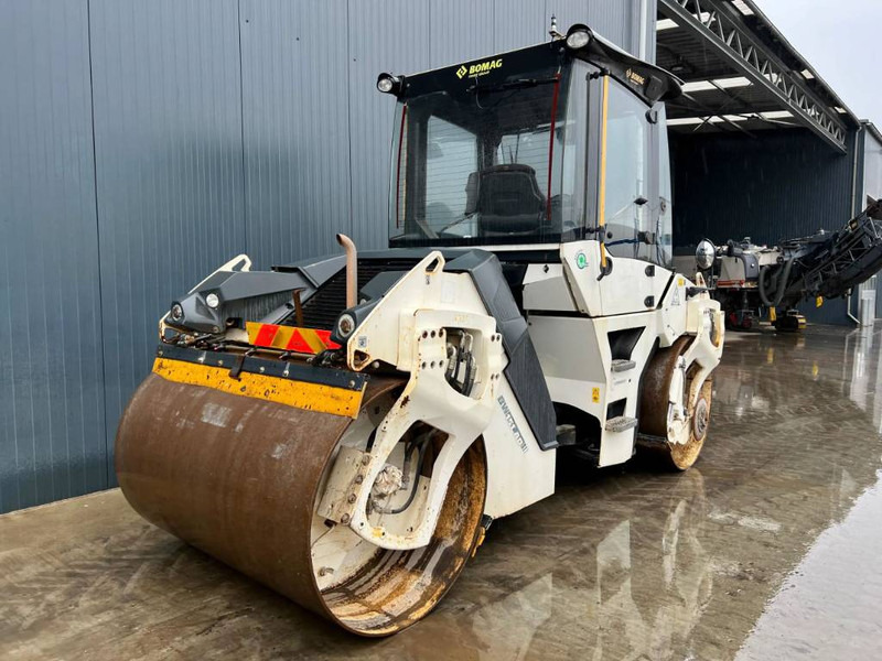 Bomag BW151AD-5 - Walzen: das Bild 4 Bomag BW151AD-5 - Walzen: das Bild 4