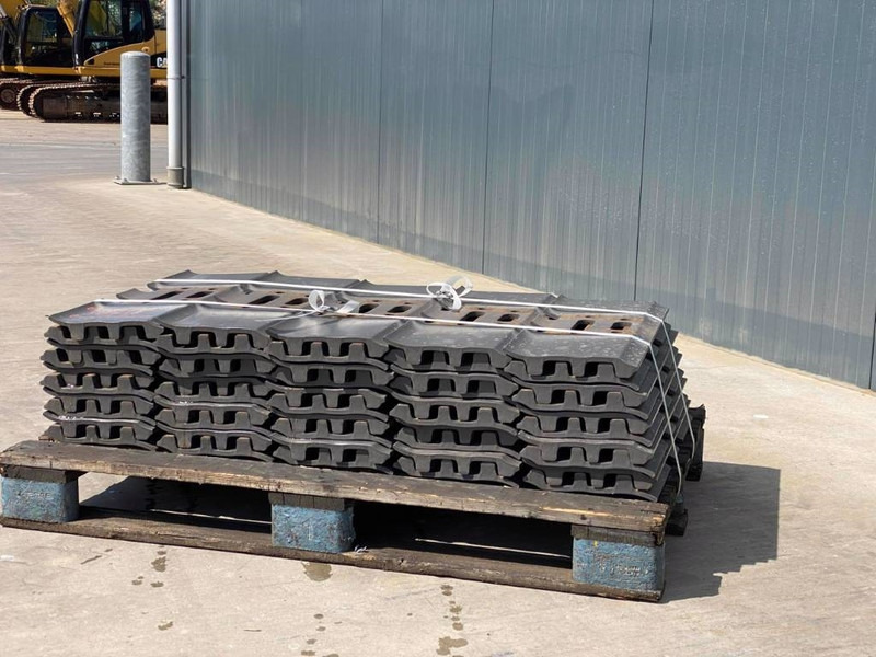 Hyundai R280 / R290 / R320 Shoes/Pads - Rahmen/ Chassis für Baumaschine: das Bild 5 Hyundai R280 / R290 / R320 Shoes/Pads - Rahmen/ Chassis für Baumaschine: das Bild 5