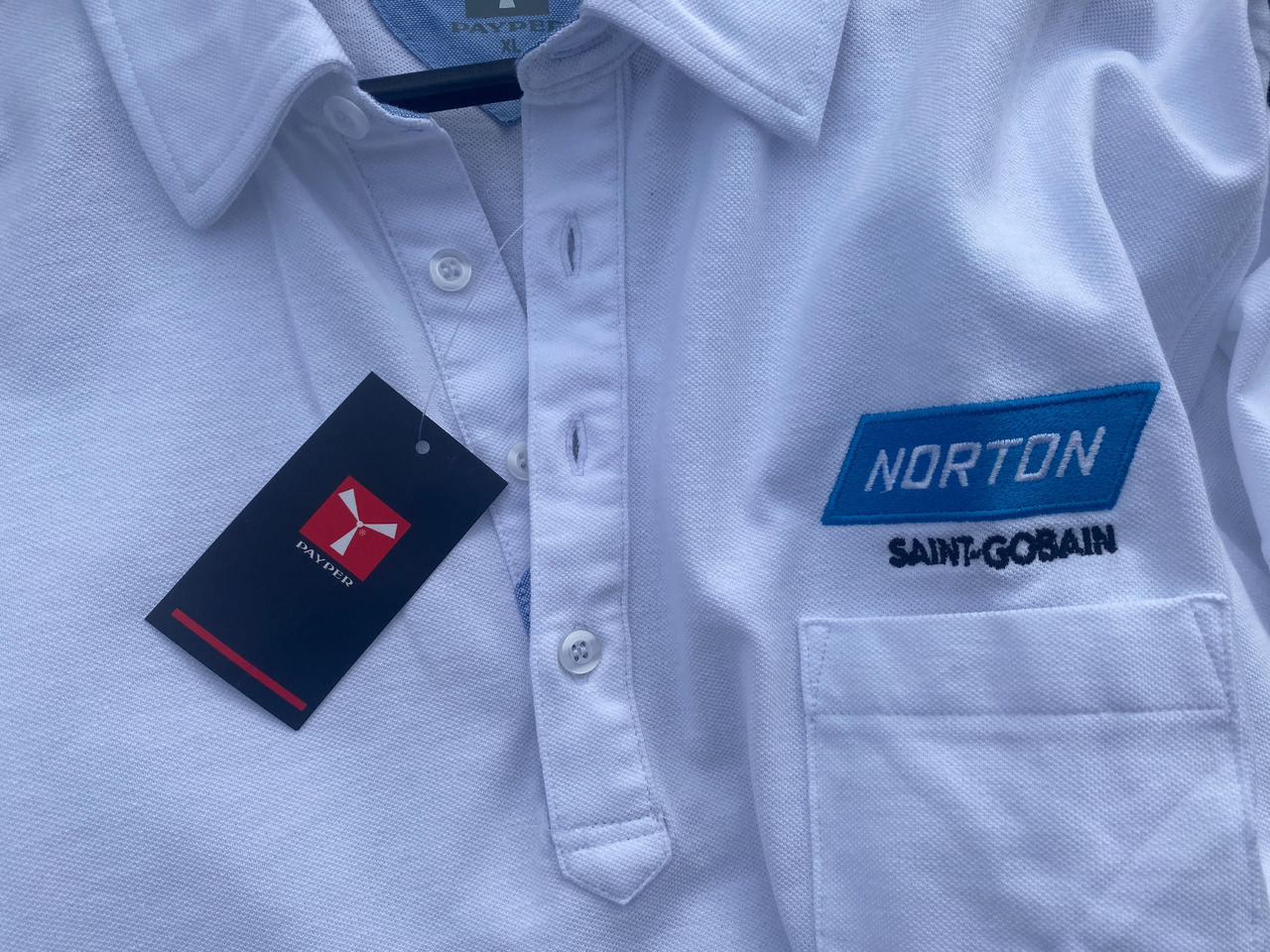 Norton, Dedra ukośnica, zestaw kluczy, lampa z czujnikiem, koszulka Polo - Andere Technik: das Bild 5 Norton, Dedra ukośnica, zestaw kluczy, lampa z czujnikiem, koszulka Polo - Andere Technik: das Bild 5