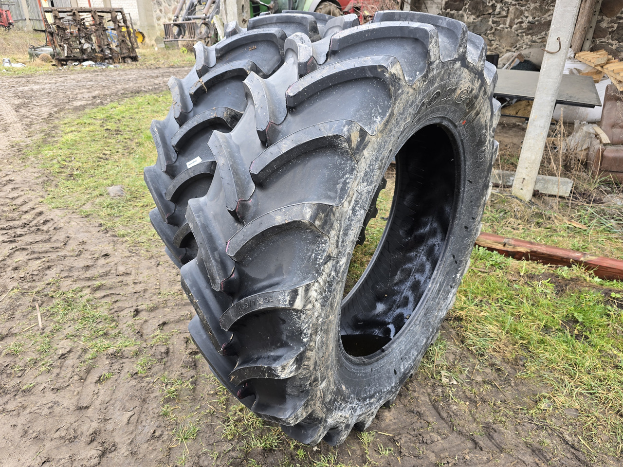 FIRESTONE 480/70 R38 - Komplettrad für Landmaschine: das Bild 1 FIRESTONE 480/70 R38 - Komplettrad für Landmaschine: das Bild 1