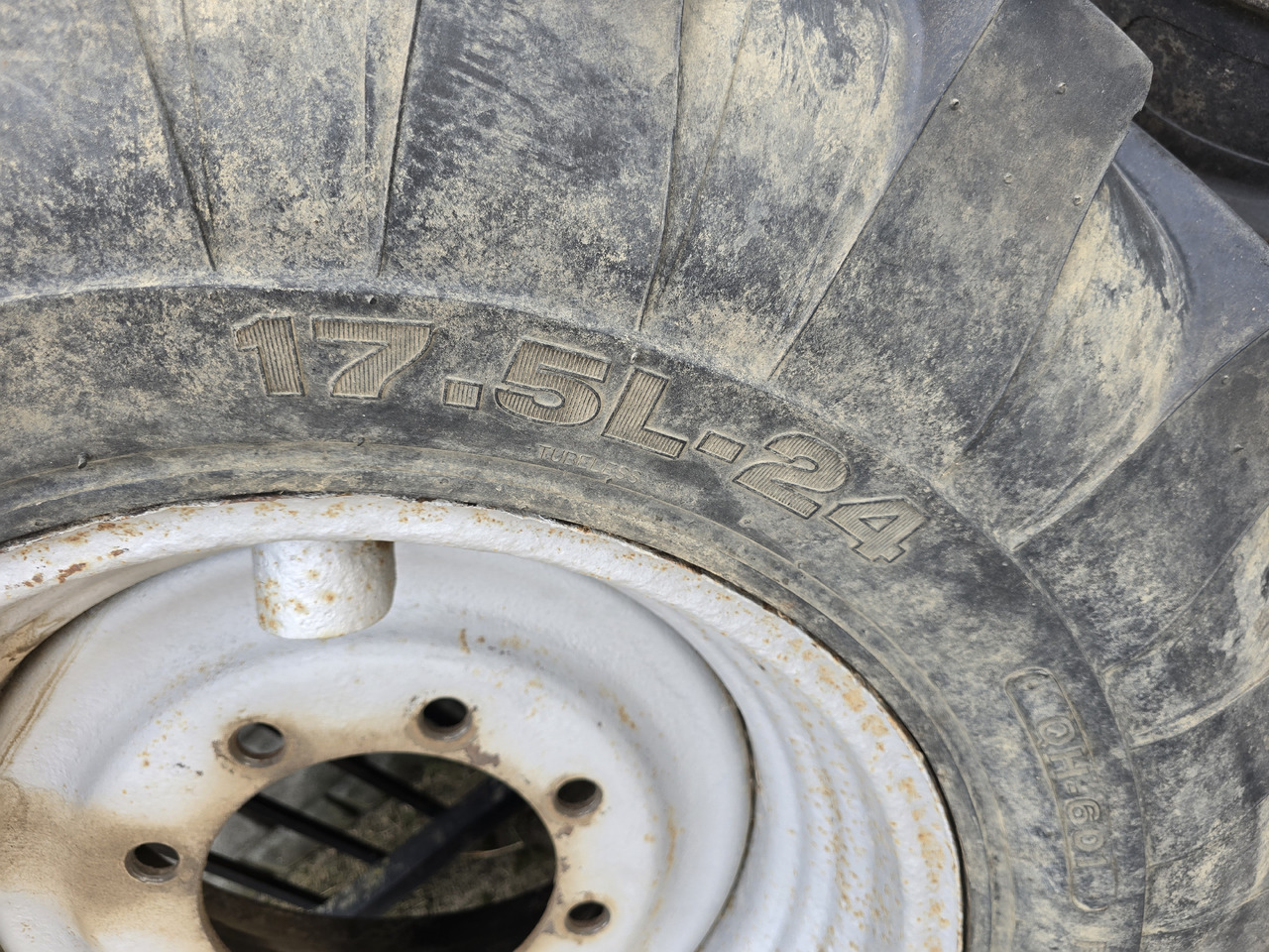 FORERUNNER 17.5 - 24 - Komplettrad für Landmaschine: das Bild 2 FORERUNNER 17.5 - 24 - Komplettrad für Landmaschine: das Bild 2