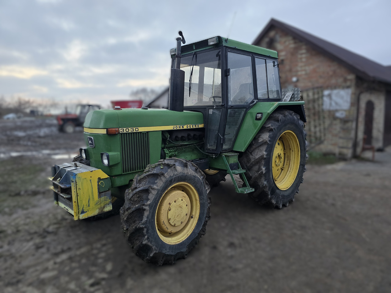 JOHN DEERE 3030E - Traktor: das Bild 1 JOHN DEERE 3030E - Traktor: das Bild 1