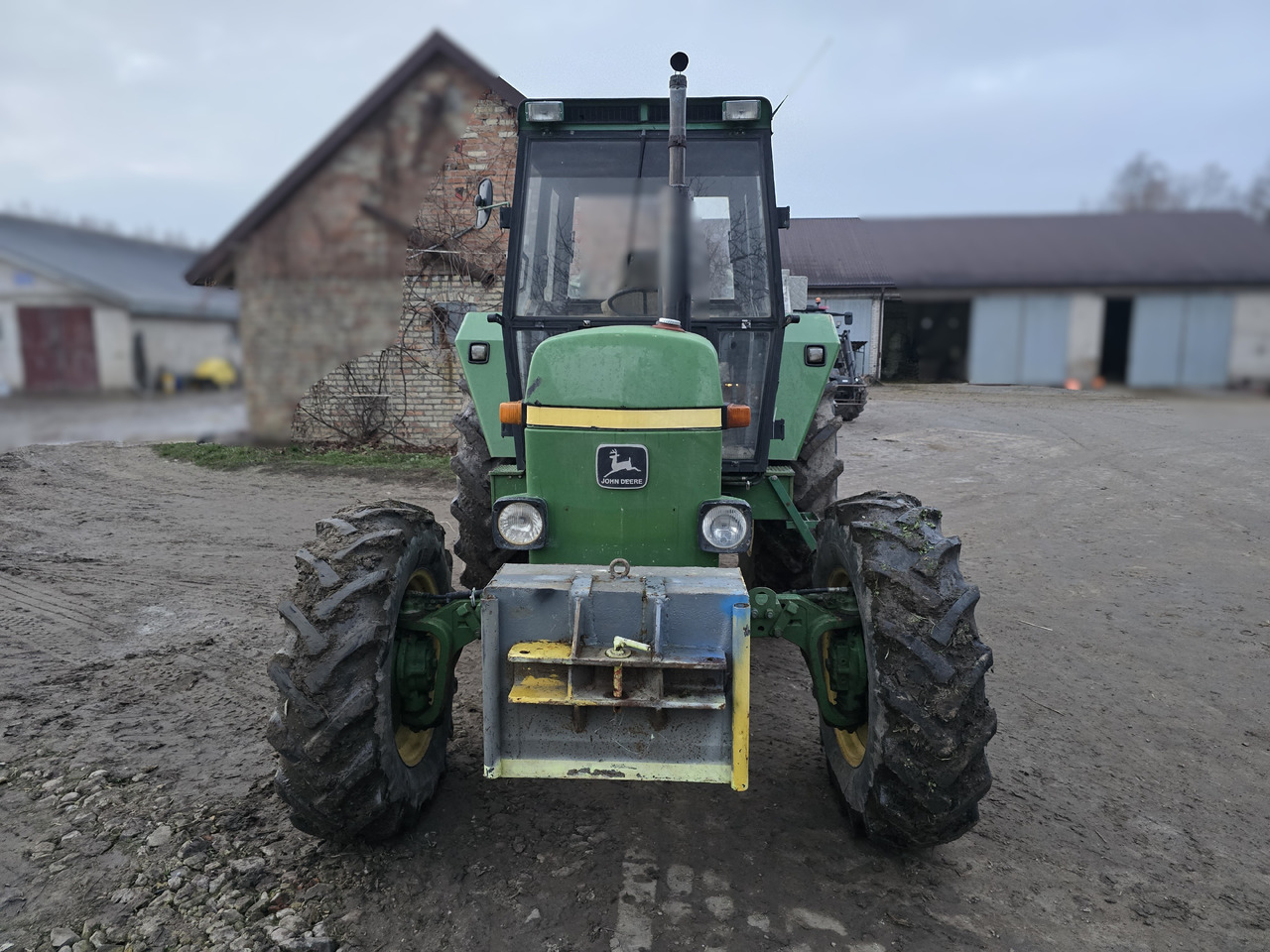 JOHN DEERE 3030E - Traktor: das Bild 3 JOHN DEERE 3030E - Traktor: das Bild 3