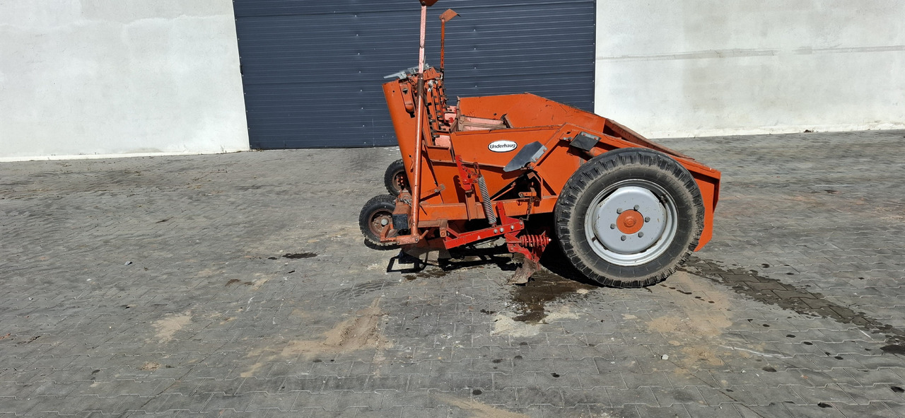 UDERHAUG 351 - Kartoffellegemaschine: das Bild 4 UDERHAUG 351 - Kartoffellegemaschine: das Bild 4