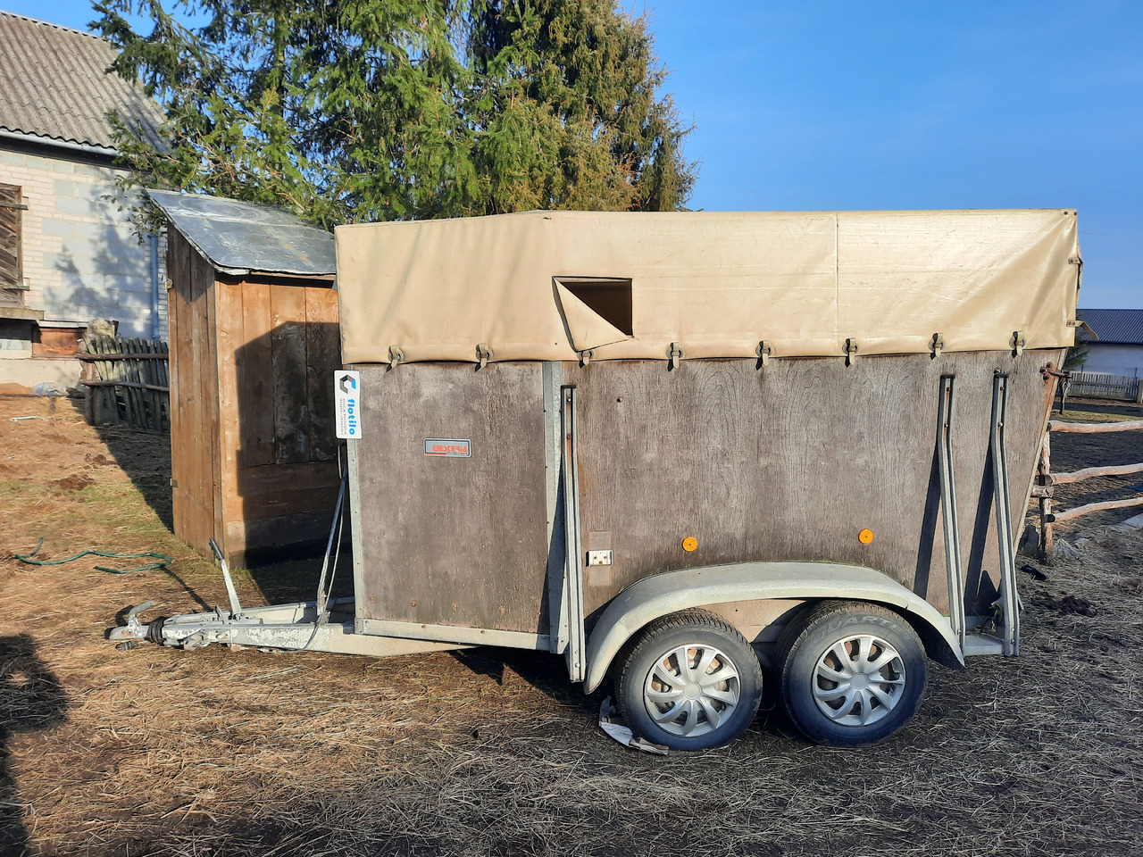 Tiertransporter Anhänger WESTERIA VT 135: das Bild 1