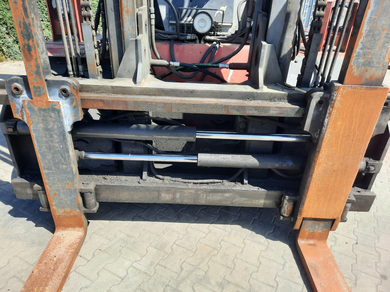 Kalmar DCD 100-6 - Dieselstapler: das Bild 4 Kalmar DCD 100-6 - Dieselstapler: das Bild 4