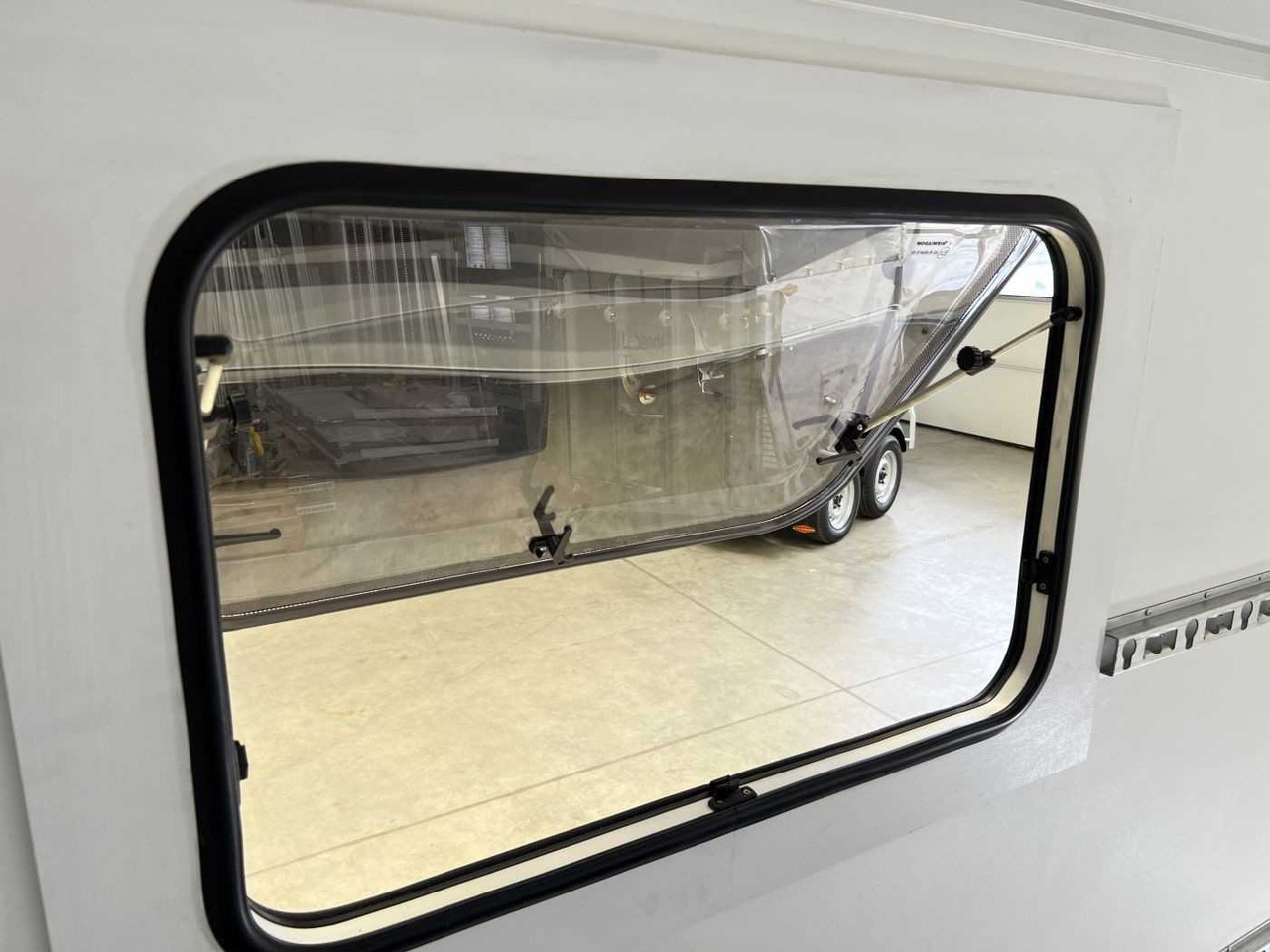 NEU: Koffer Anhänger BLYSS F1330HD Seitentür,Fenster,Aero Kofferanhänger: das Bild 16