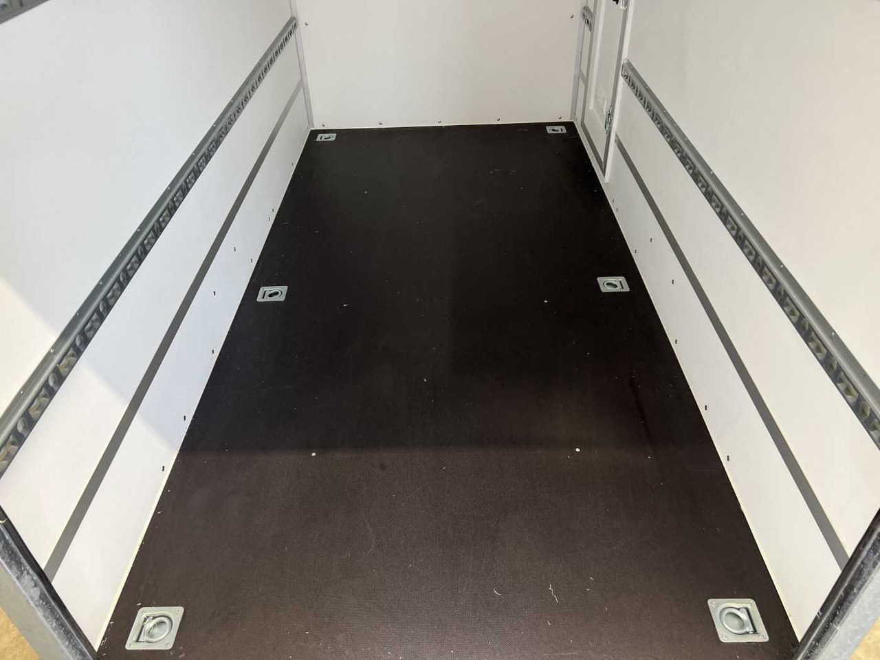 NEU: Koffer Anhänger BLYSS F1330HD Seitentür,Fenster,Aero Kofferanhänger: das Bild 14
