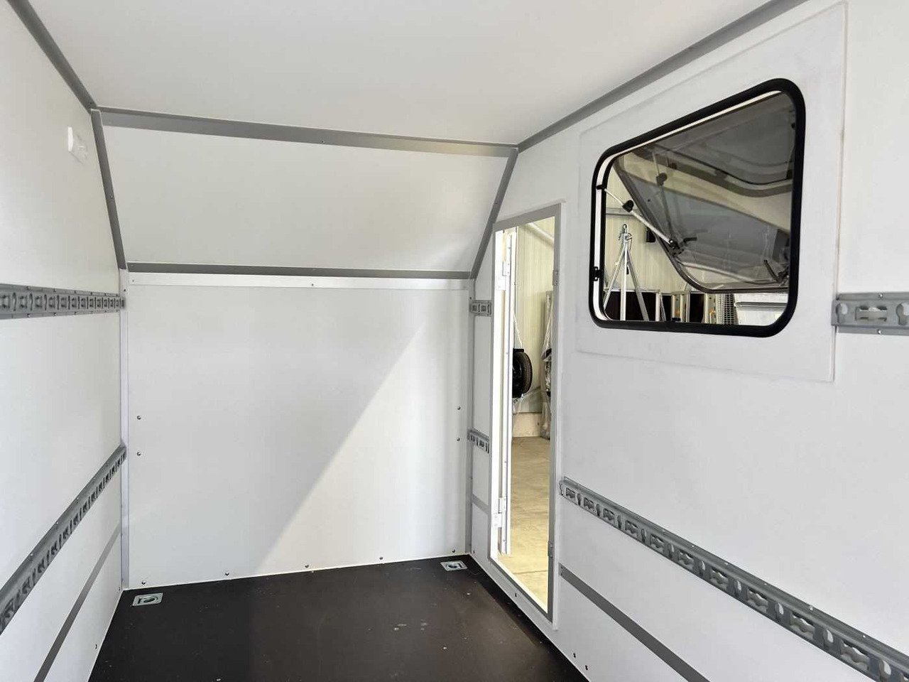 NEU: Koffer Anhänger BLYSS F1330HD Seitentür,Fenster,Aero Kofferanhänger: das Bild 13