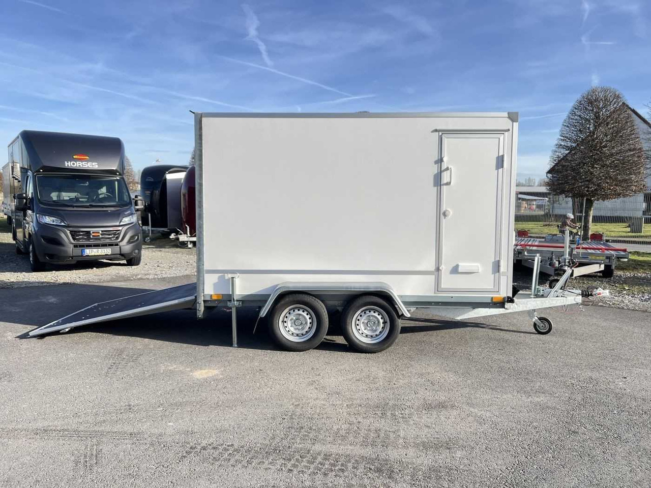 BLYSS F2030HTD Rampe + Seitentür Kofferanhänger - Koffer Anhänger: das Bild 2 BLYSS F2030HTD Rampe + Seitentür Kofferanhänger - Koffer Anhänger: das Bild 2