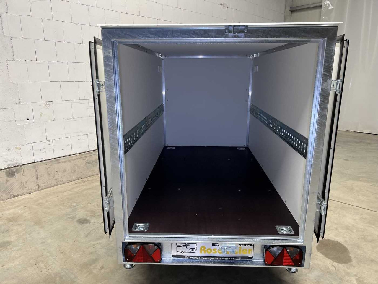 CHEVAL LIBERTE DEBON C220 Roadster Kofferanhänger - Koffer Anhänger: das Bild 5 CHEVAL LIBERTE DEBON C220 Roadster Kofferanhänger - Koffer Anhänger: das Bild 5