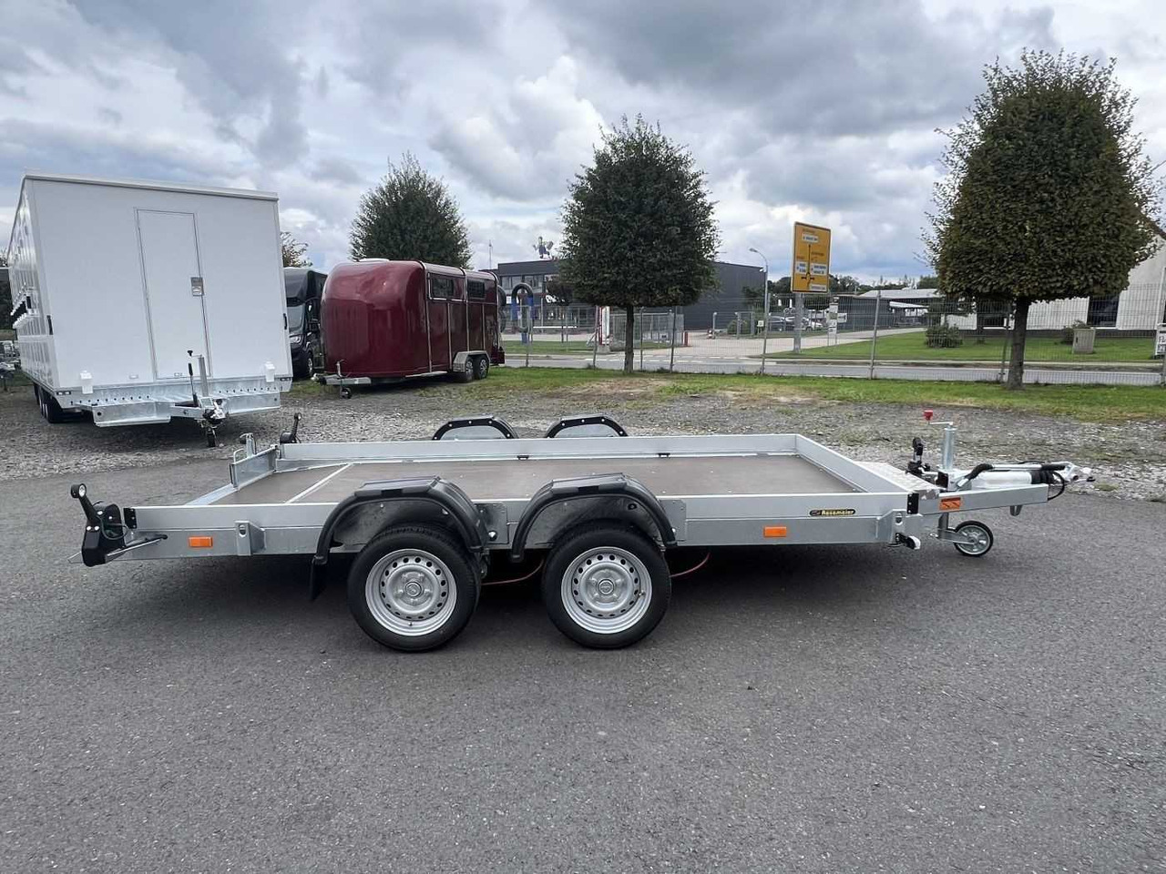 VEZEKO Husky FB 35.35 Absenker Maschinentransporter - Motorradanhänger: das Bild 5 VEZEKO Husky FB 35.35 Absenker Maschinentransporter - Motorradanhänger: das Bild 5