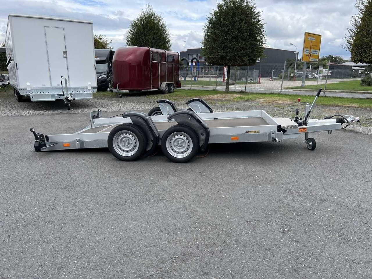 VEZEKO Husky FB 35.35 Absenker Maschinentransporter - Motorradanhänger: das Bild 1 VEZEKO Husky FB 35.35 Absenker Maschinentransporter - Motorradanhänger: das Bild 1