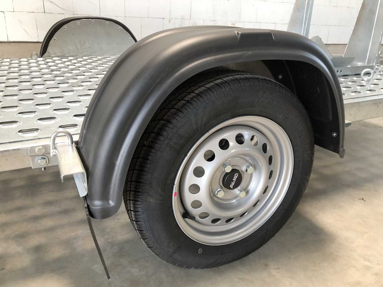 NEU: Motorradanhänger VEZEKO Motovan B 08+Box Motorradanhänger: das Bild 12