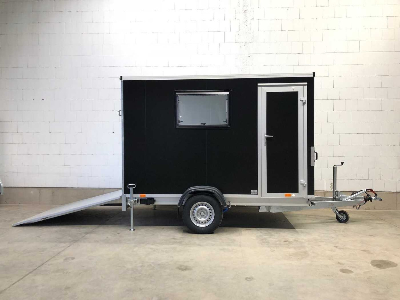 VEZEKO TK B 15.30 Rampe, Tür, Fenster Kofferanhänger - Koffer Anhänger: das Bild 2 VEZEKO TK B 15.30 Rampe, Tür, Fenster Kofferanhänger - Koffer Anhänger: das Bild 2