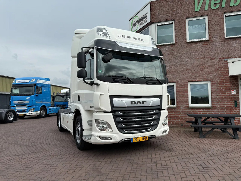 DAF CF 410 CF410 4X2 Spacecab - Distributie trekker - Mileuzone - Dealer onderhouden - apk 6-2026 - Sattelzugmaschine: das Bild 1 DAF CF 410 CF410 4X2 Spacecab - Distributie trekker - Mileuzone - Dealer onderhouden - apk 6-2026 - Sattelzugmaschine: das Bild 1