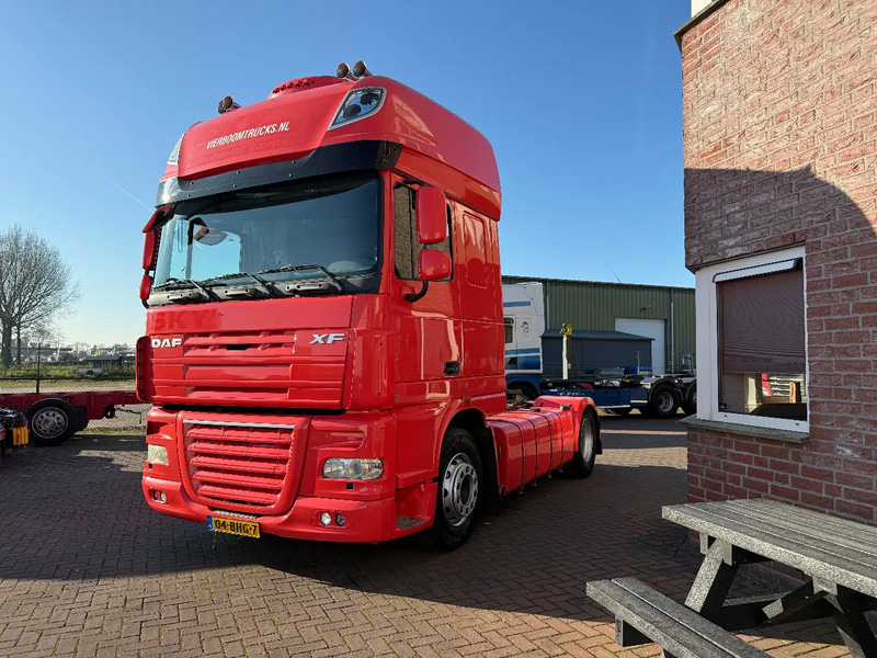 DAF XF 105.460 XF105-460 4X2 SUPERSPCECAB RETARDER - Sattelzugmaschine: das Bild 2 DAF XF 105.460 XF105-460 4X2 SUPERSPCECAB RETARDER - Sattelzugmaschine: das Bild 2