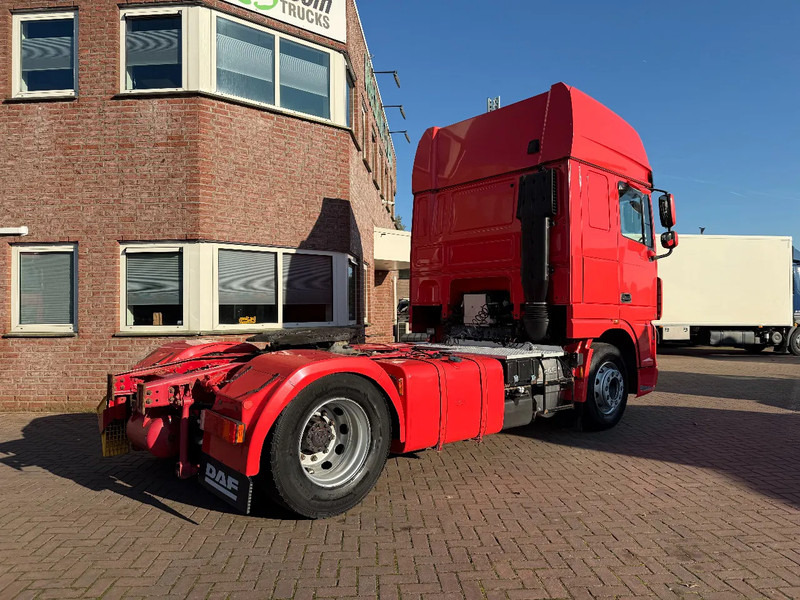 DAF XF 105.460 XF105-460 4X2 SUPERSPCECAB RETARDER - Sattelzugmaschine: das Bild 4 DAF XF 105.460 XF105-460 4X2 SUPERSPCECAB RETARDER - Sattelzugmaschine: das Bild 4