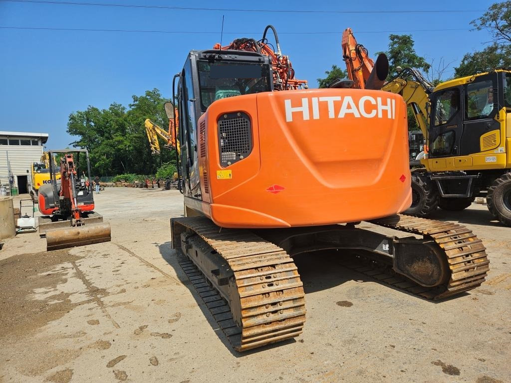 Kettenbagger HITACHI ZX 135 US: das Bild 8