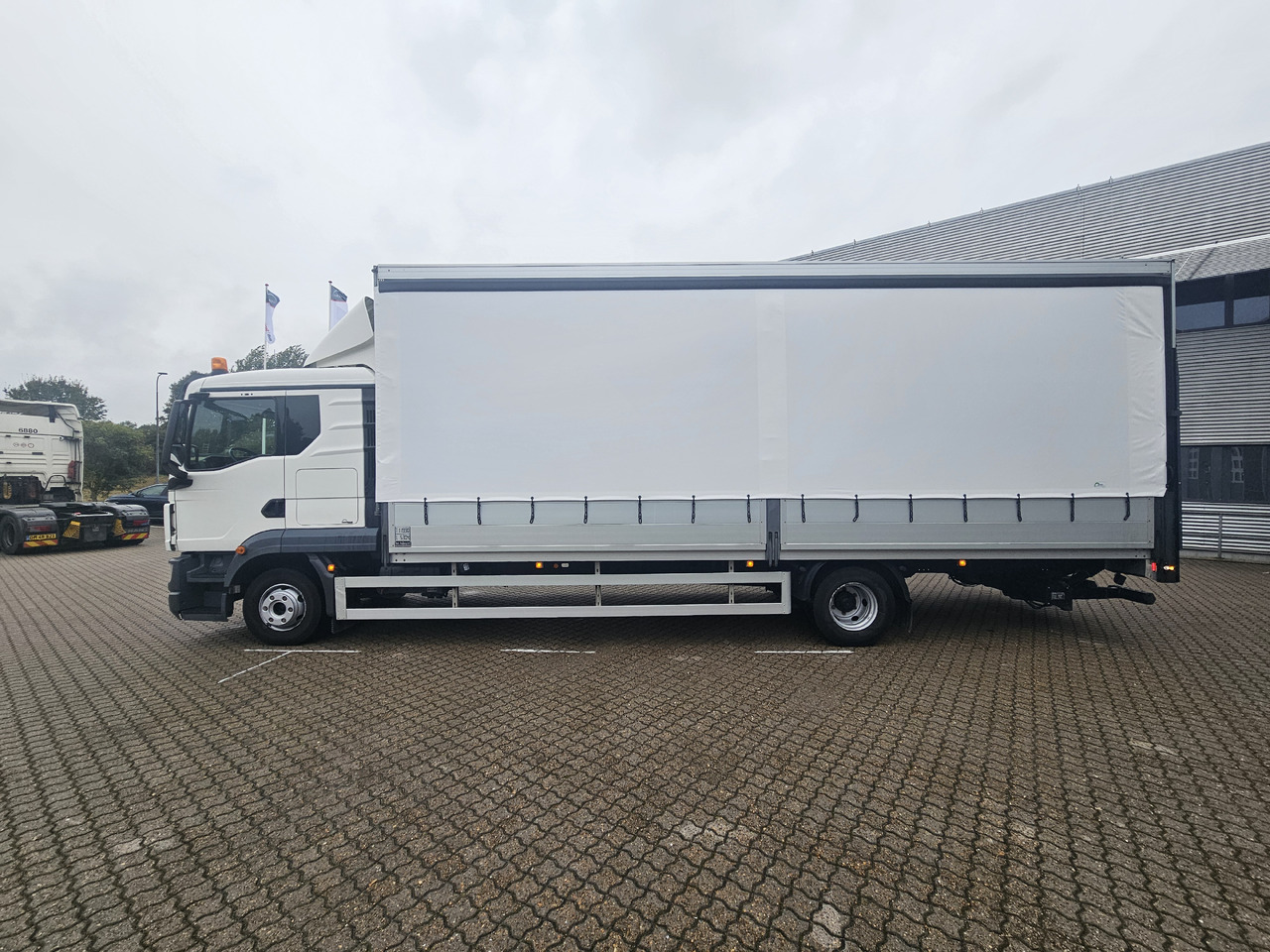 MAN TGL 12.250 - Plane LKW: das Bild 5 MAN TGL 12.250 - Plane LKW: das Bild 5