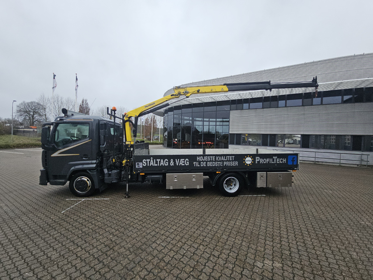 Renault D-Serie - Pritsche LKW, Autokran: das Bild 2 Renault D-Serie - Pritsche LKW, Autokran: das Bild 2
