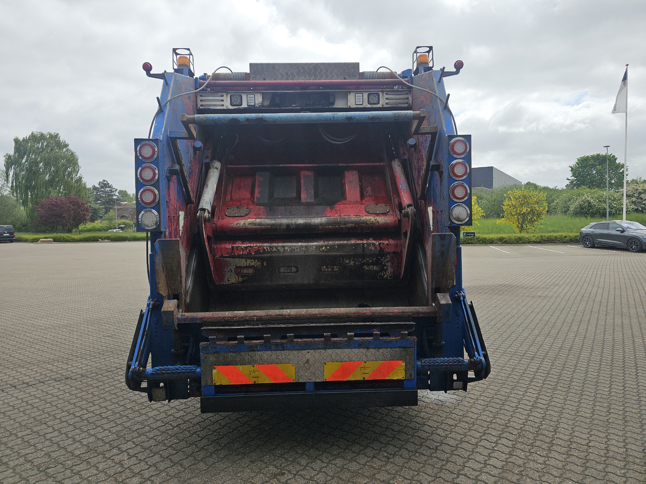Scania R520 8x2 - Müllwagen: das Bild 4 Scania R520 8x2 - Müllwagen: das Bild 4