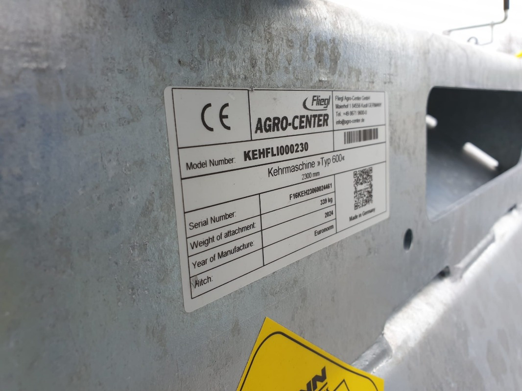 Fliegl KEHRMASCHINE TYP 600 - Mähwerk: das Bild 2 Fliegl KEHRMASCHINE TYP 600 - Mähwerk: das Bild 2