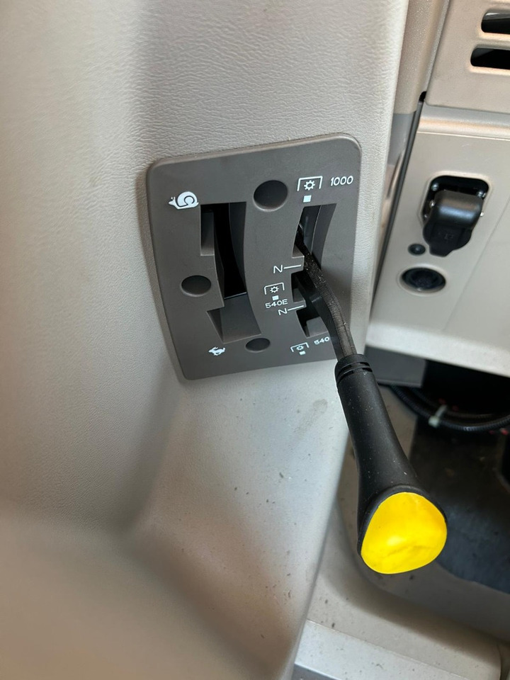 John Deere 6090M **MIETRÜCKLÄUFER** - Traktor: das Bild 5 John Deere 6090M **MIETRÜCKLÄUFER** - Traktor: das Bild 5