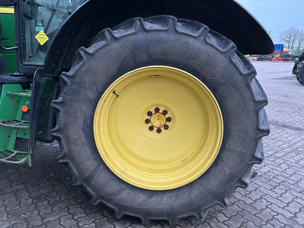 John Deere 6120M - Traktor: das Bild 2 John Deere 6120M - Traktor: das Bild 2