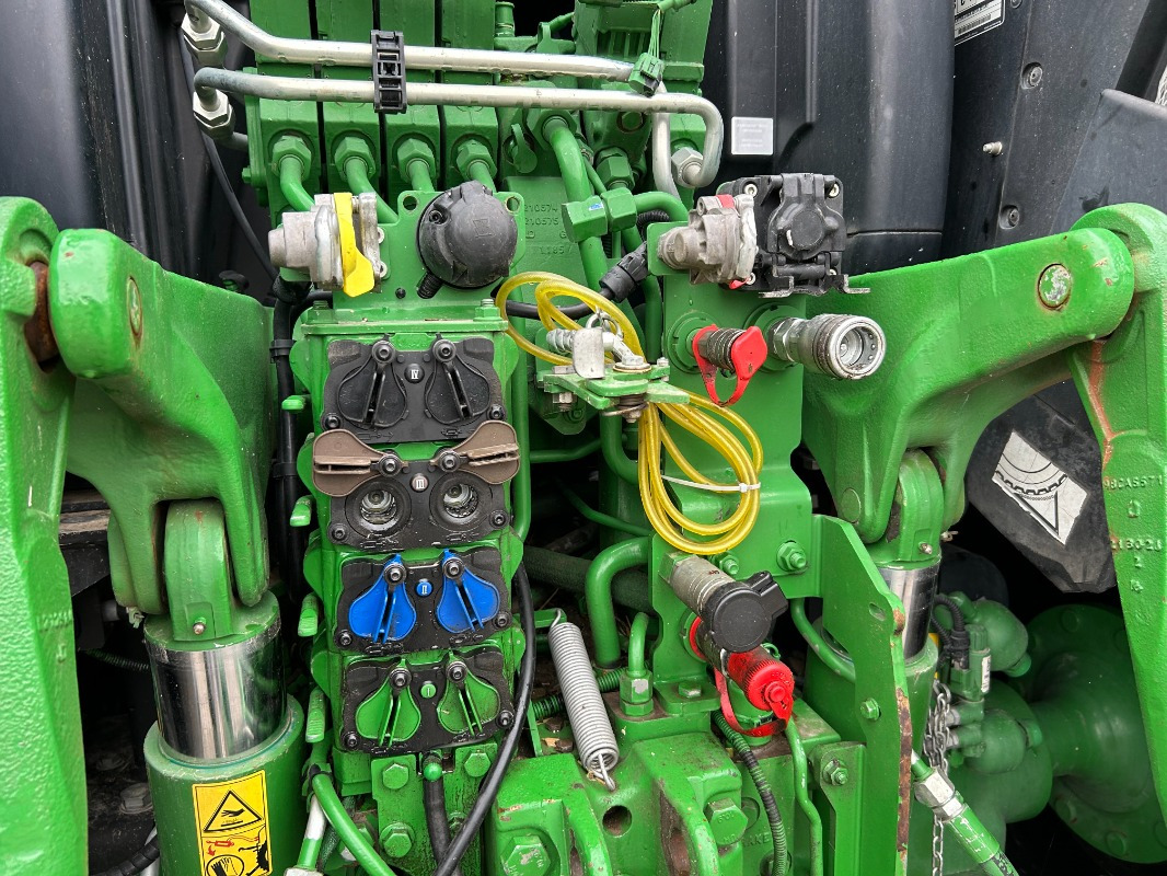 John Deere 6215R - Traktor: das Bild 4 John Deere 6215R - Traktor: das Bild 4