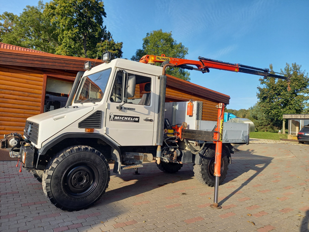 UNIMOG U100L - Autokran: das Bild 1 UNIMOG U100L - Autokran: das Bild 1