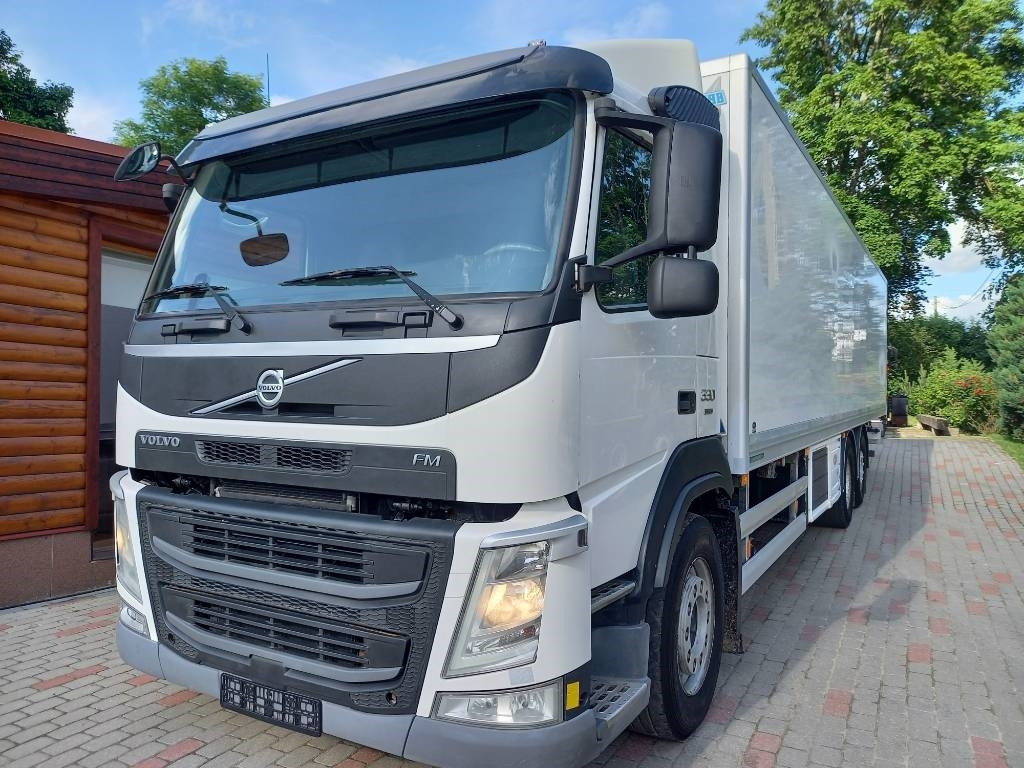 Volvo FM 330, 6x2, CARRIER SUPRA 950 U - Kühlkoffer LKW: das Bild 2 Volvo FM 330, 6x2, CARRIER SUPRA 950 U - Kühlkoffer LKW: das Bild 2