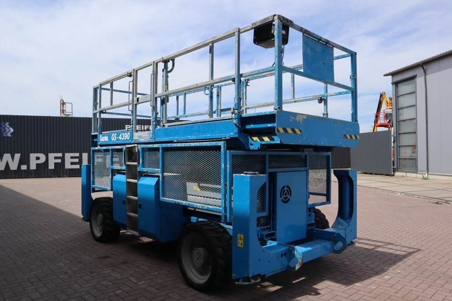 Genie GS4390 Diesel, 4x4 Drive, 15.11m Working Height 68 - Scherenbühne: das Bild 5 Genie GS4390 Diesel, 4x4 Drive, 15.11m Working Height 68 - Scherenbühne: das Bild 5