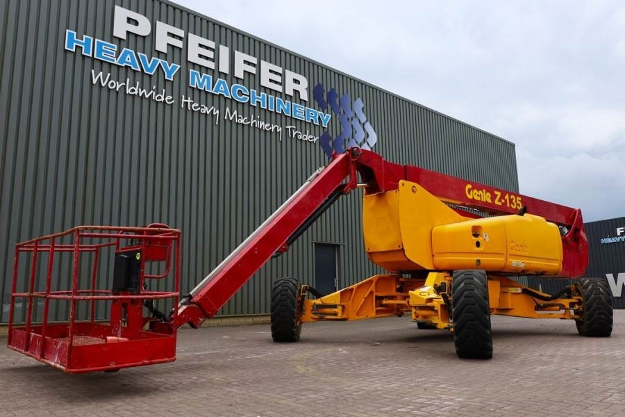 Genie Z135/70 Diesel, 4x4x4 Drive, 43m Lifting Height, 2 - Gelenkarmbühne: das Bild 2 Genie Z135/70 Diesel, 4x4x4 Drive, 43m Lifting Height, 2 - Gelenkarmbühne: das Bild 2