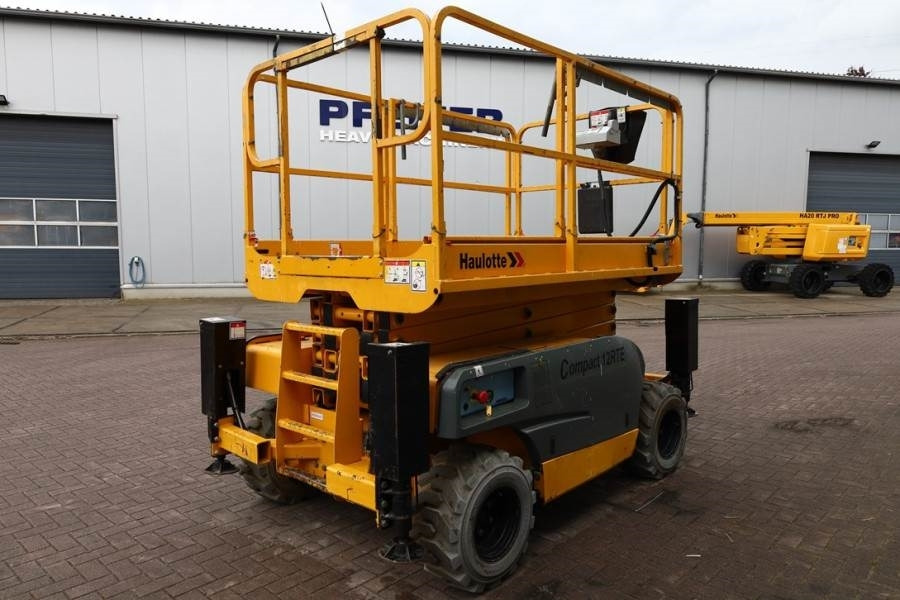 Haulotte Compact 12RTE Electric, 12m Working Height, 450kg - Scherenbühne: das Bild 2 Haulotte Compact 12RTE Electric, 12m Working Height, 450kg - Scherenbühne: das Bild 2