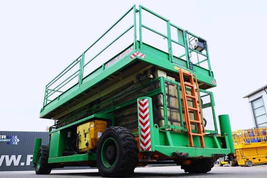 Scherenbühne Holland Lift Megastar G-320DL30-4WDS/N Diesel, 4x4x4 Drive, 34m: das Bild 7