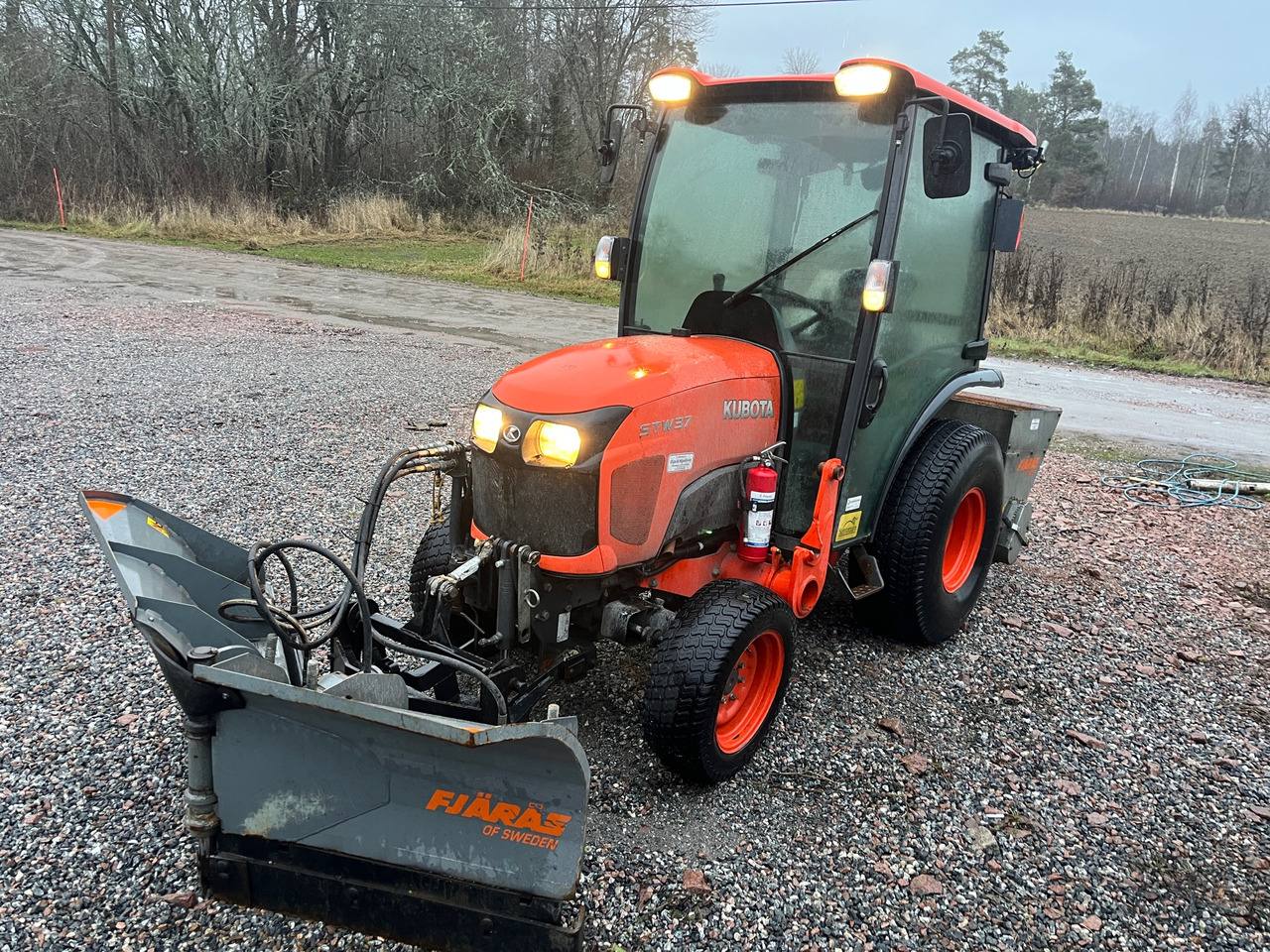 Kubota STW37 - Traktor: das Bild 1 Kubota STW37 - Traktor: das Bild 1