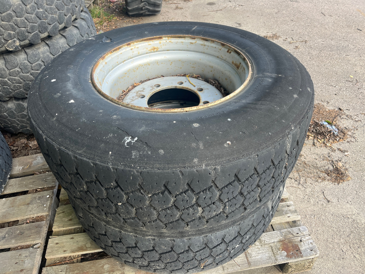 Michelin 385/65-22,5 - Reifen für Baumaschine: das Bild 1 Michelin 385/65-22,5 - Reifen für Baumaschine: das Bild 1