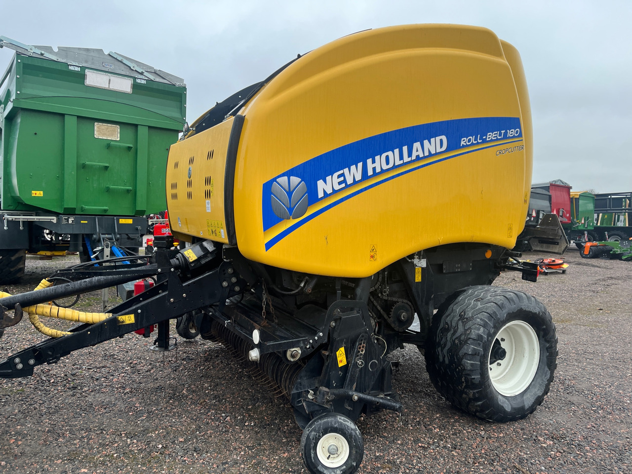 New Holland Roll-Belt 180 Cropcutter - Rundballenpresse: das Bild 1 New Holland Roll-Belt 180 Cropcutter - Rundballenpresse: das Bild 1