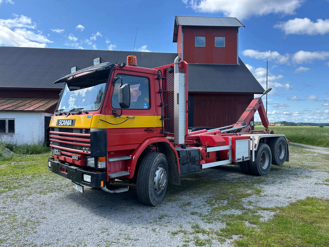 Scania 93H. 280 - Abrollkipper: das Bild 1 Scania 93H. 280 - Abrollkipper: das Bild 1