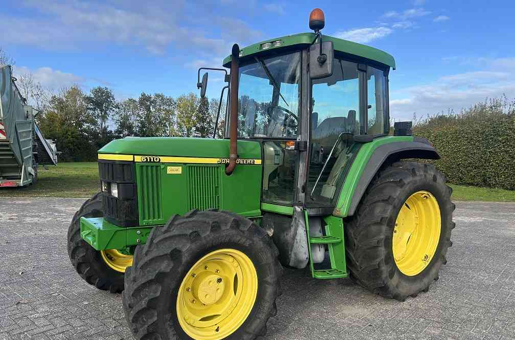 John Deere 6110 - Traktor: das Bild 1 John Deere 6110 - Traktor: das Bild 1