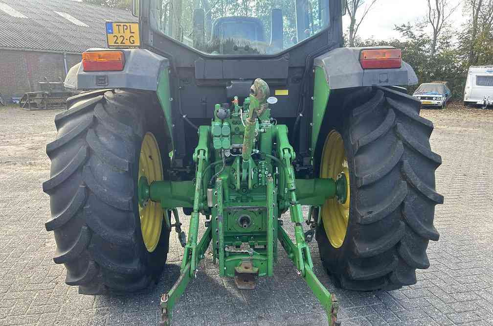 John Deere 6110 - Traktor: das Bild 3 John Deere 6110 - Traktor: das Bild 3