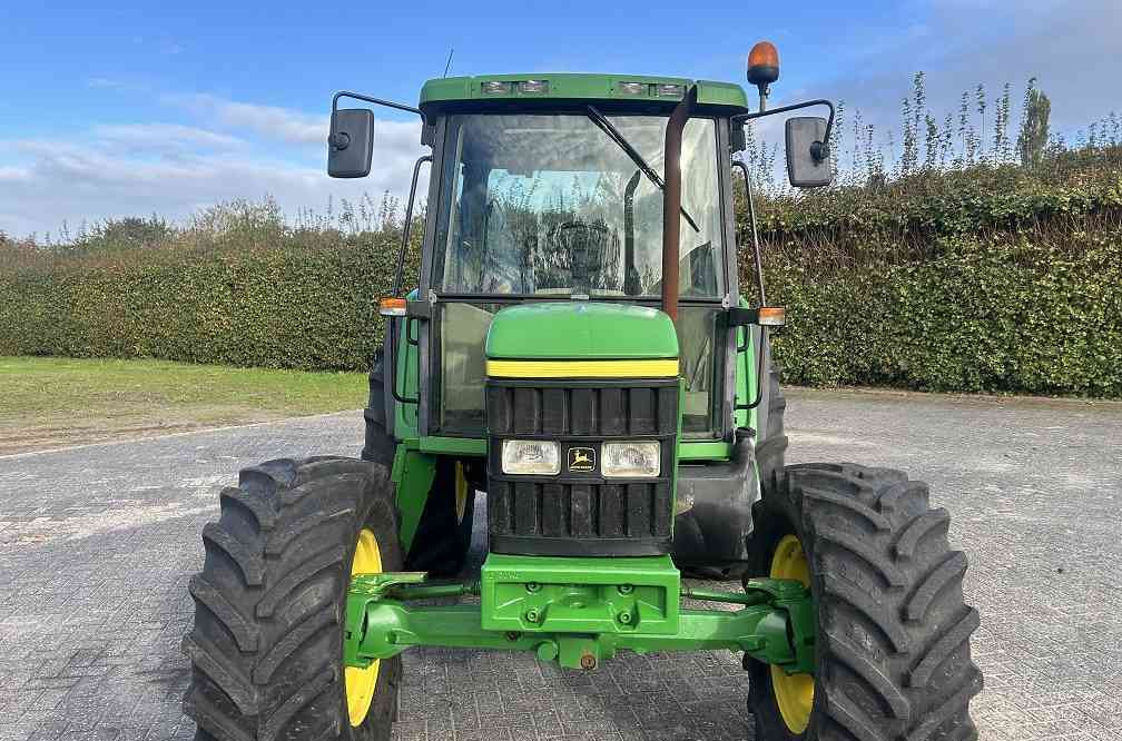 John Deere 6110 - Traktor: das Bild 5 John Deere 6110 - Traktor: das Bild 5