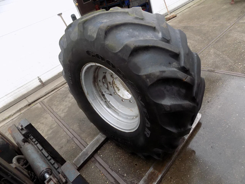 Mähdrescher GOOD YEAR banden met velg good year banden met velg 540/65 R 24: das Bild 7