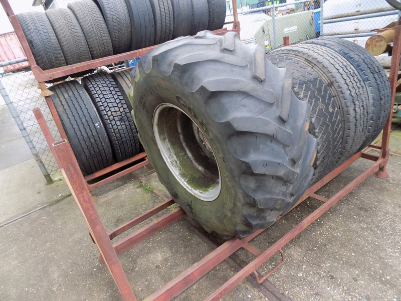 Mähdrescher GOOD YEAR banden met velg good year banden met velg 540/65 R 24: das Bild 9