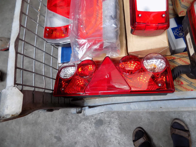 Verlichting voor truck en trailer HELLA VERLICHTING truck en trailer - Leasing verlichting voor truck en trailer HELLA VERLICHTING truck en trailer: das Bild 8